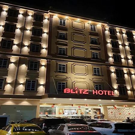 Blitz Hotel Batam Near Sultan Mahmud Ri'Ayat Shah Секупанг Экстерьер фото